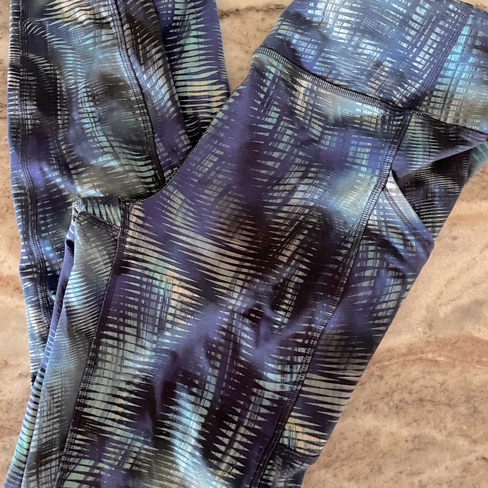 Lulu Lemon yoga pants Suzie 8